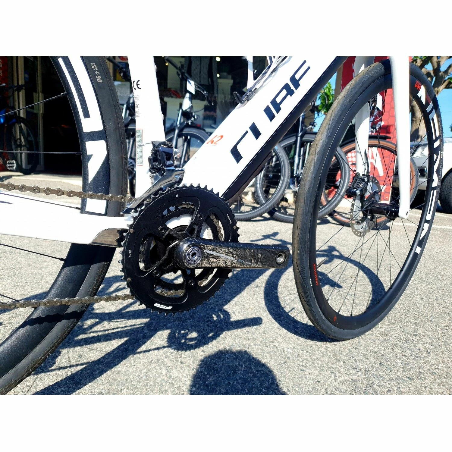 Vélo De Route électrique Cube - 56 - 700c 8 Vélo De Route électrique Cube - 56 - 700c – Image 6