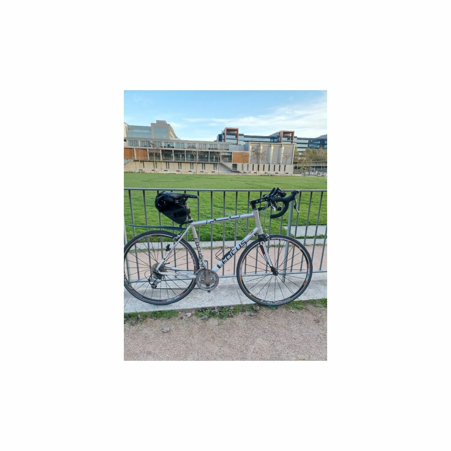 Vélo De Course Focus - 56 - 700c 3 Vélo De Course Focus - 56 - 700c